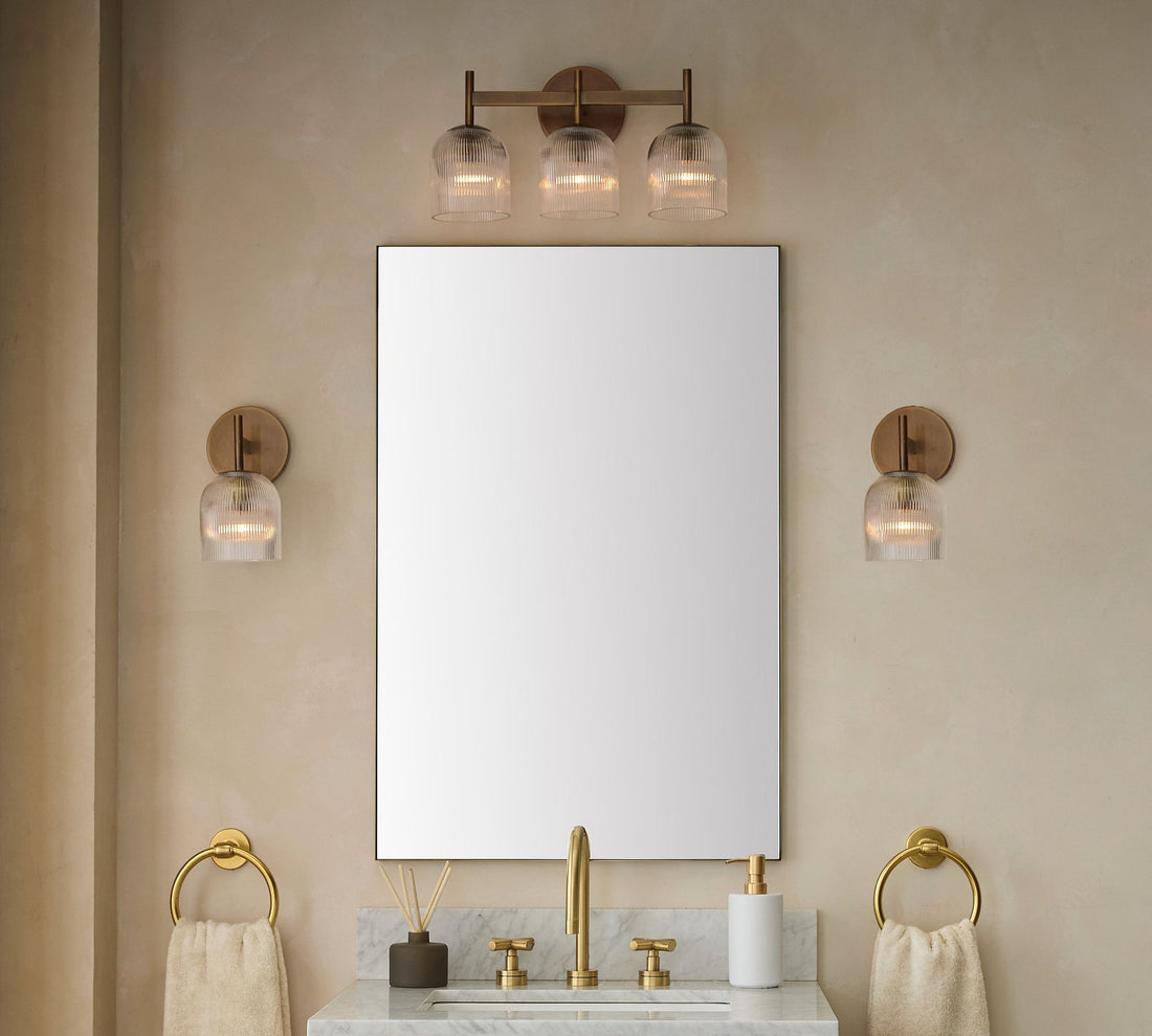 Applique Bravira en verre strié – Applique murale en métal avec abat-jour en verre transparent