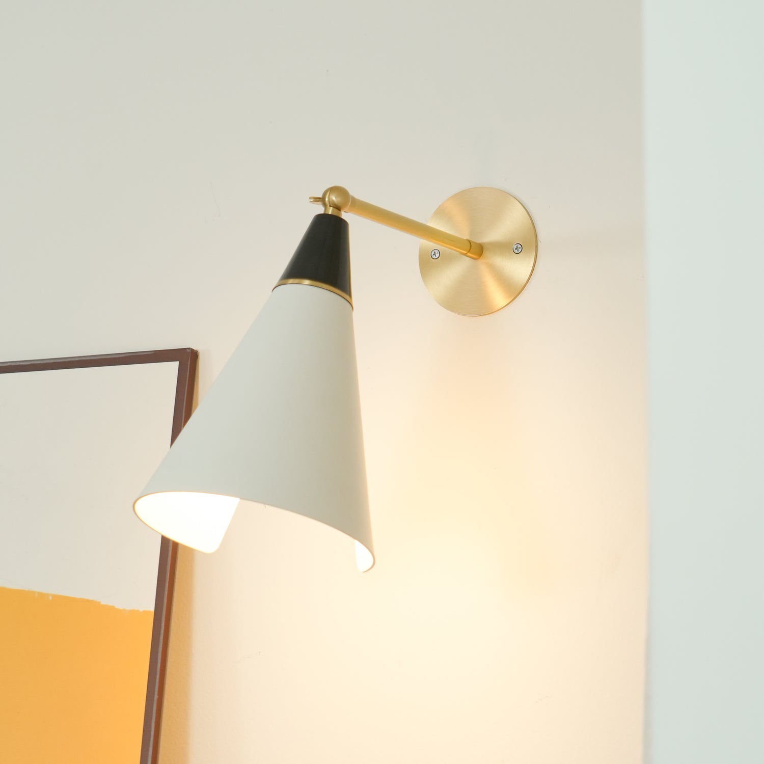 Sophisticated Magari Wall Lamp Compatible with Push Switches in White Black Brass