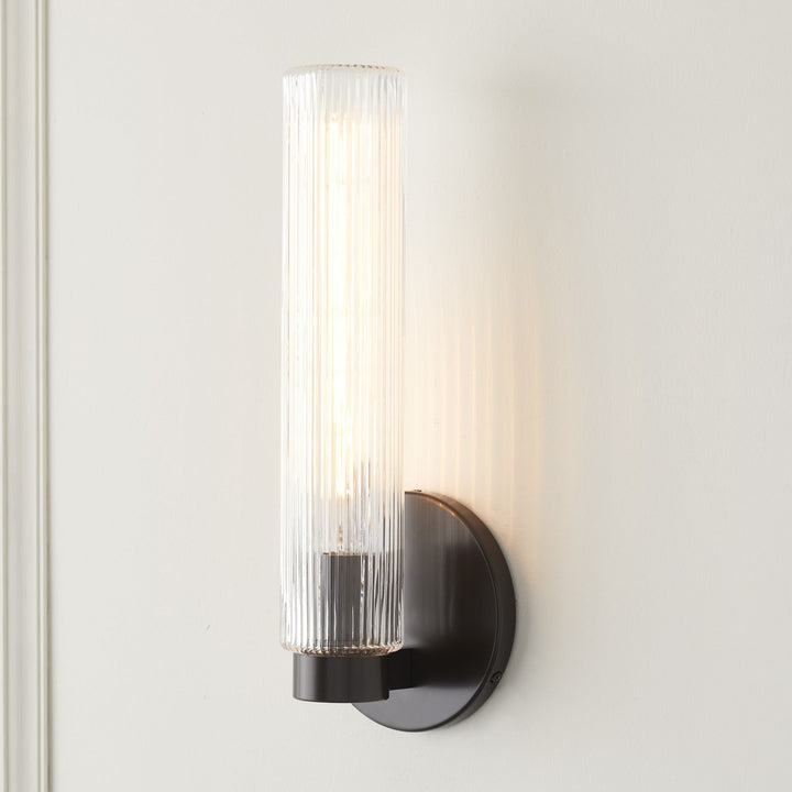 Applique d'intérieur et d'extérieur en verre cannelé Rivora – Applique murale moderne pour la décoration intérieure
