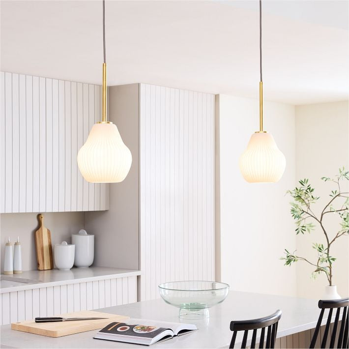 Suspension Rivrona à nervures – Luminaire moderne en verre nervuré avec finition métallique