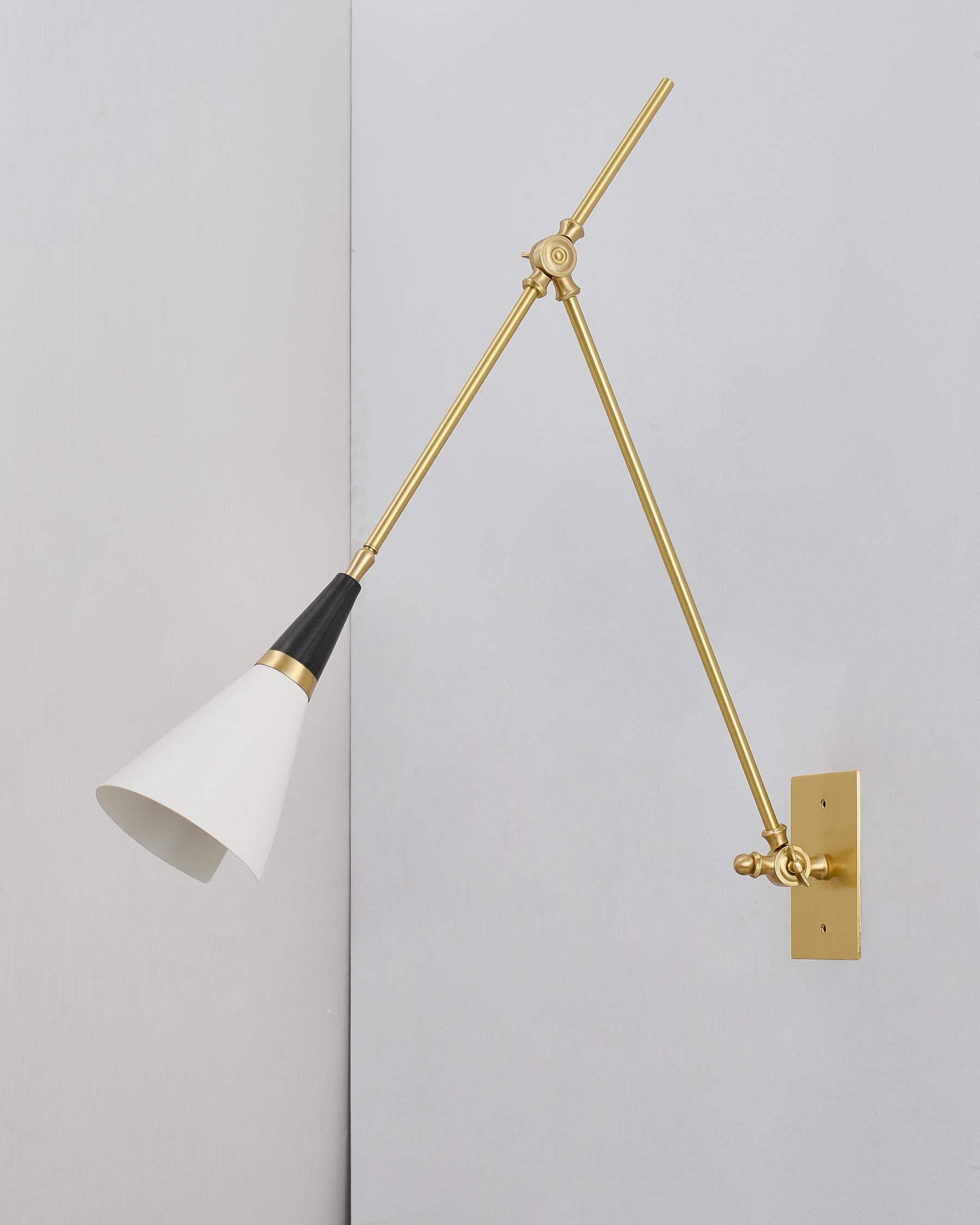 Sophisticated Magari Wall Lamp Compatible with Push Switches in White Black Brass