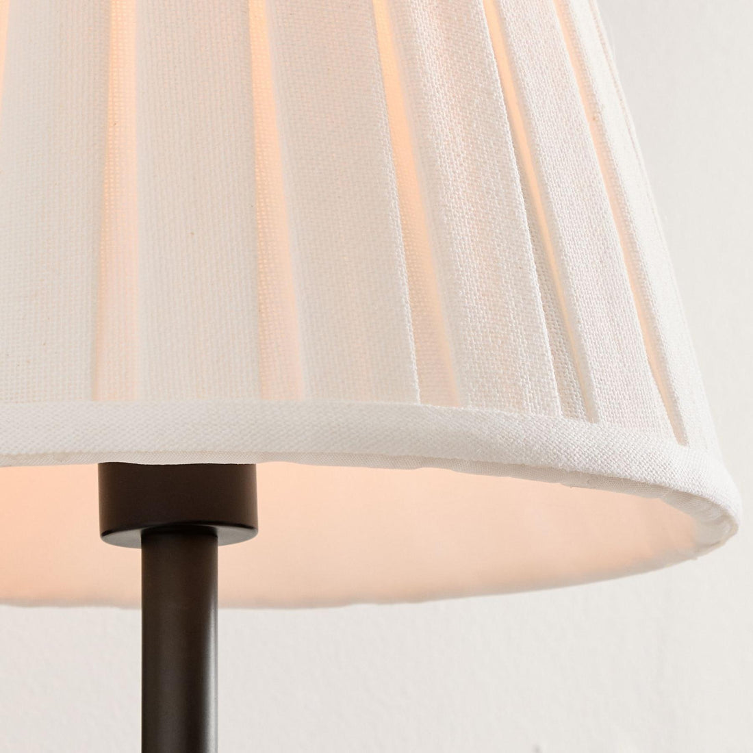 Luvora Pleated Linen Wall Lamp – Vintage Brass Wall Light for Living Rooms