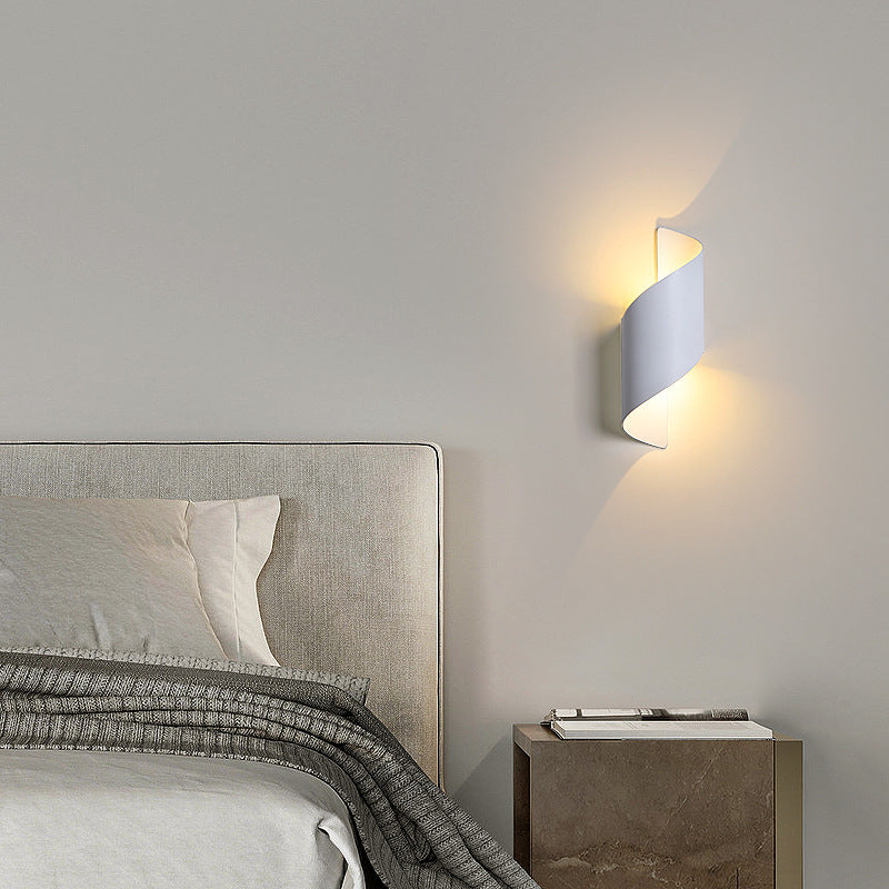 Applique murale moderne en aluminium blanc torsadé à économie d'énergie