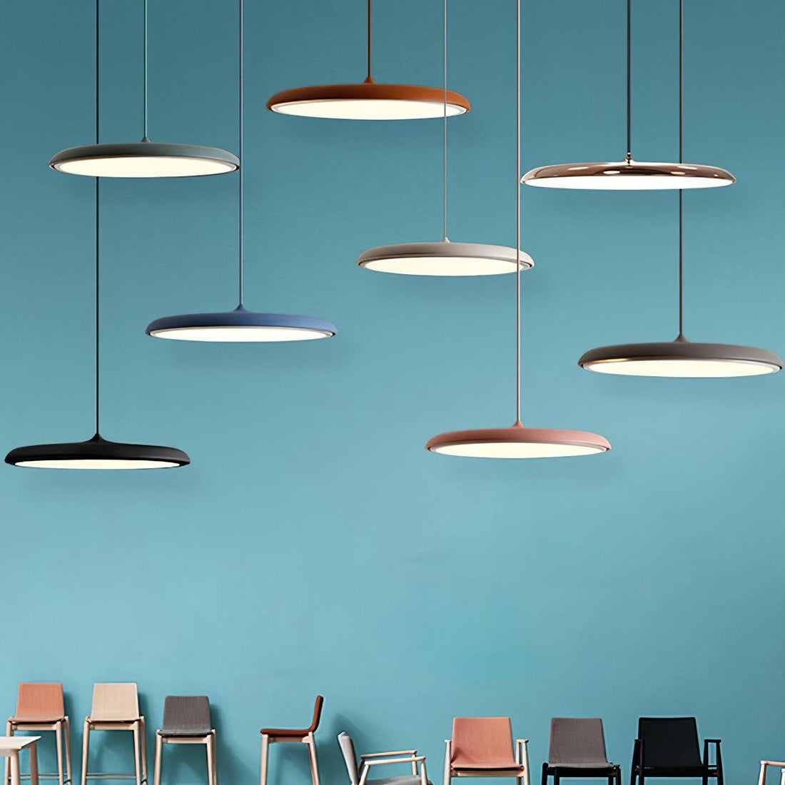 Suspension Macaron - Décoration contemporaine en métal acrylique bleu foncé