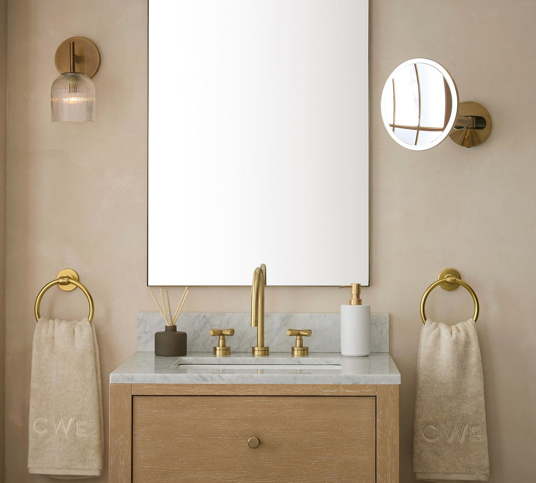 Applique Bravira en verre strié – Applique murale en métal avec abat-jour en verre transparent