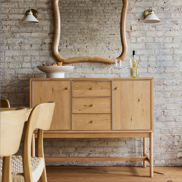 Aurenza Sconce – Farmhouse Wall Light with Metal Accents for Cozy Spaces