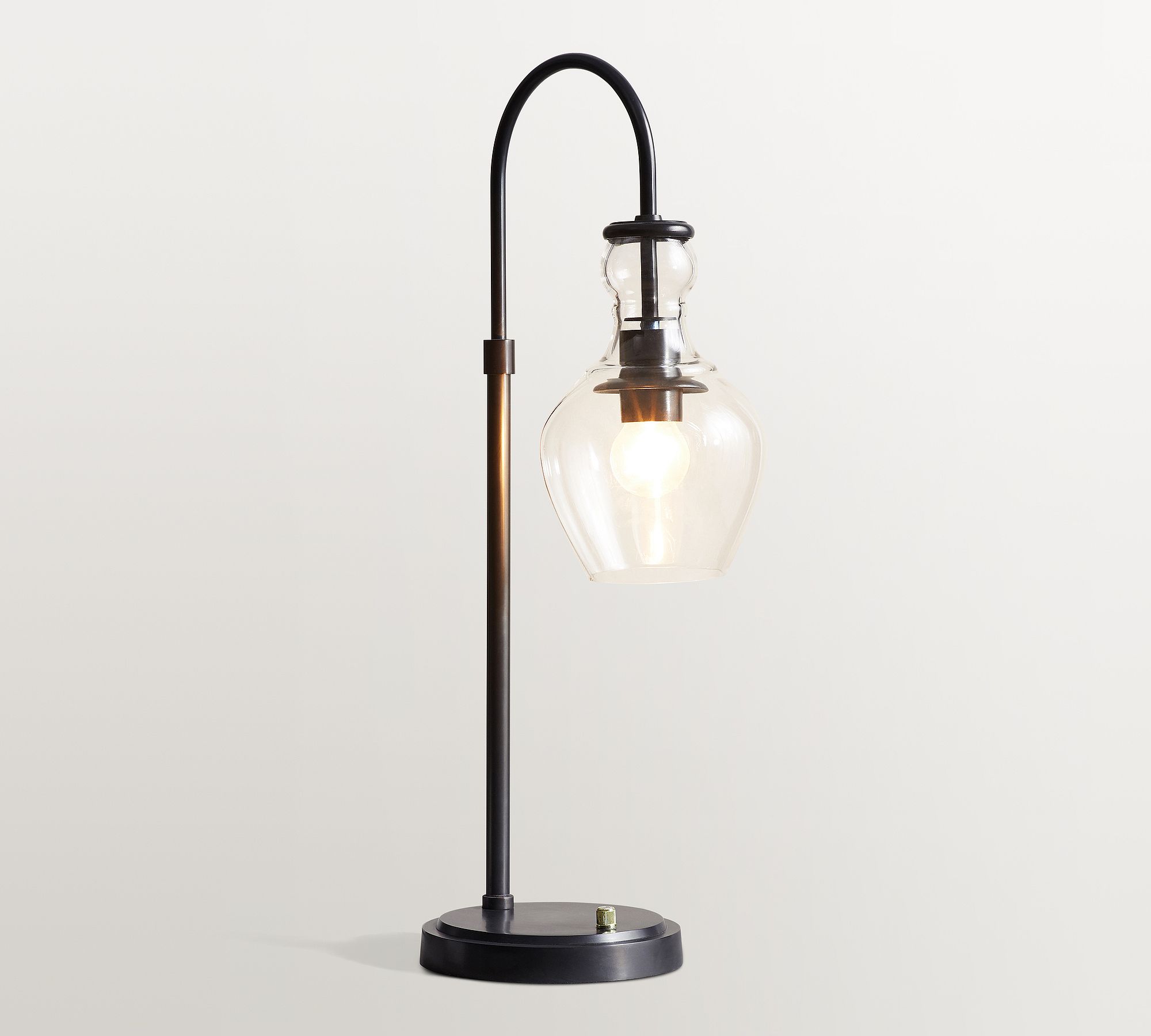 Lampe de table Lawson en verre recyclé avec port USB – Design moderne en laiton et bronze