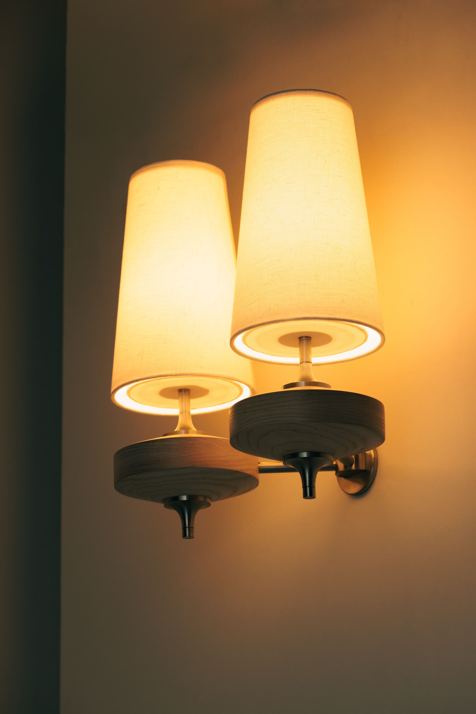 Natural Fabric Wall Lamp - Wood Palm-Shaped Sconce for Hallway