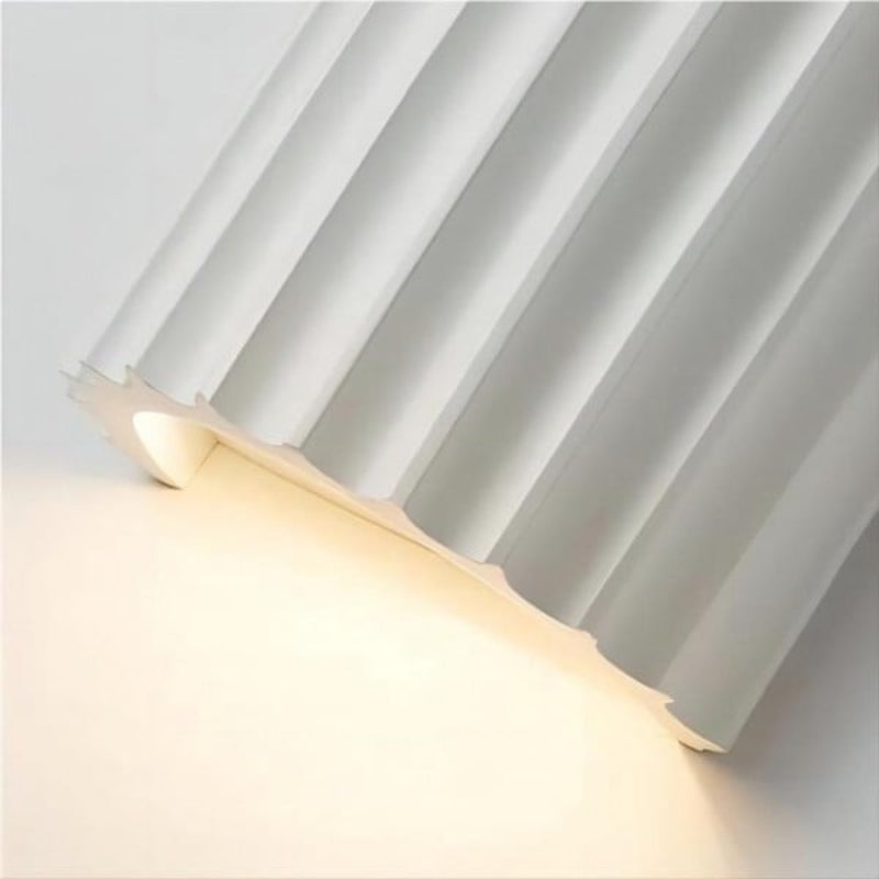 Fluted Ribbed Resin Wall Light – Minimalist Style for Hallway Decor