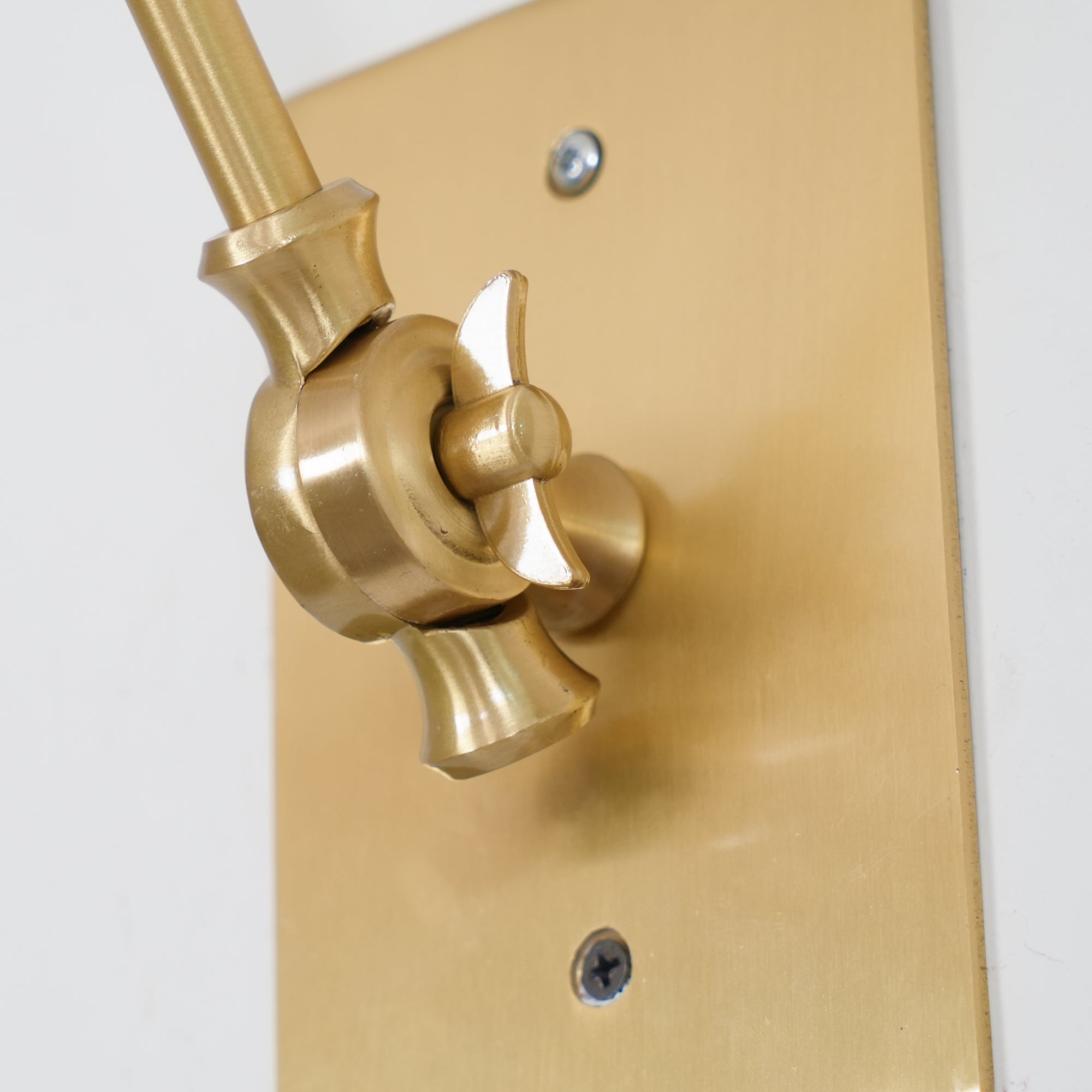 Sophisticated Magari Wall Lamp Compatible with Push Switches in White Black Brass