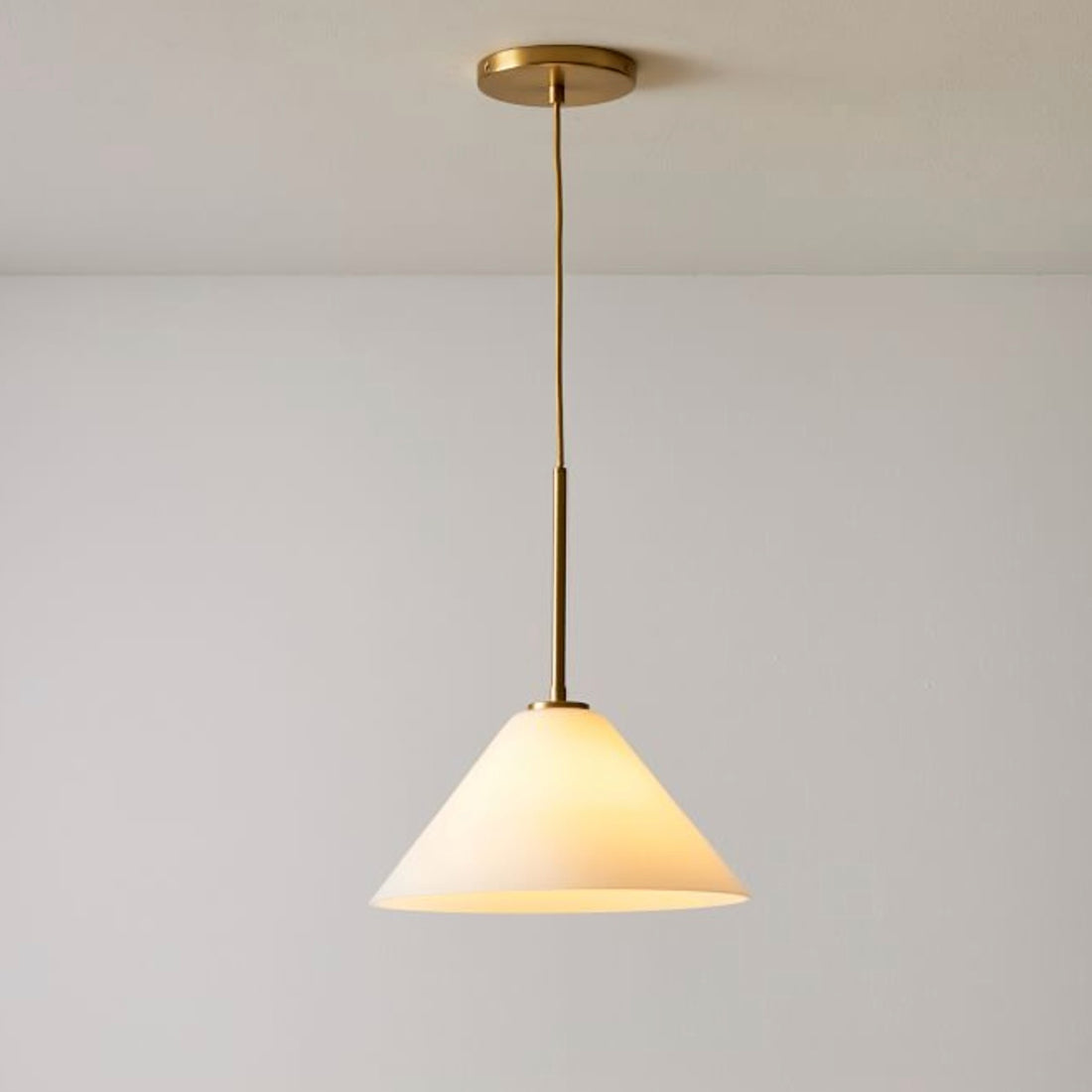 Suspension conique en verre Conica – Luminaire de style moderne pour toutes les pièces