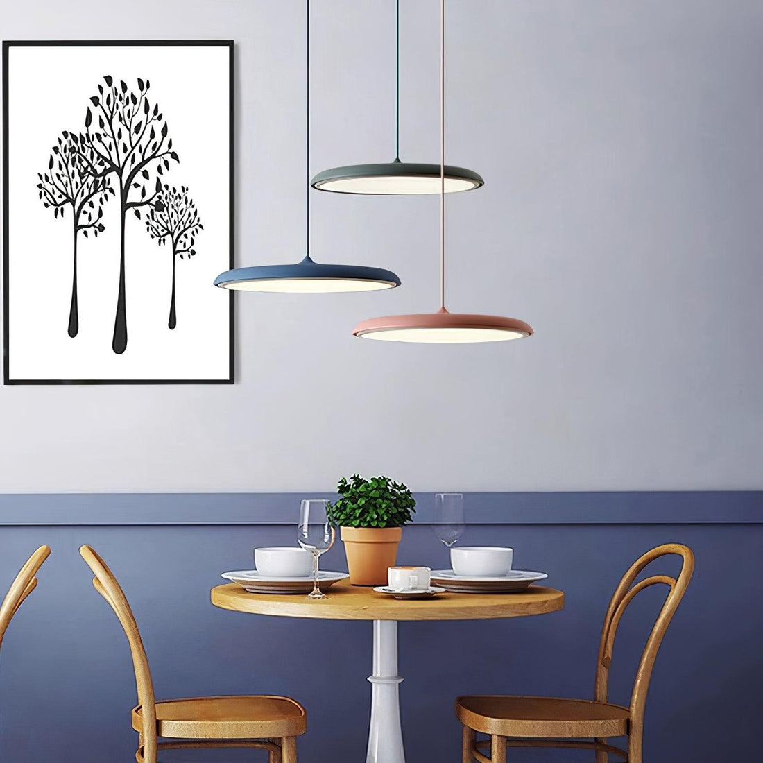 Suspension Macaron - Décoration contemporaine en métal acrylique bleu foncé