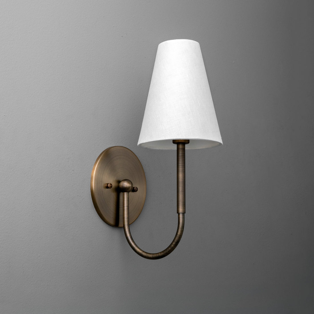 Curva Metal Collection Traditional Wall Light - Brass Finish with Shade