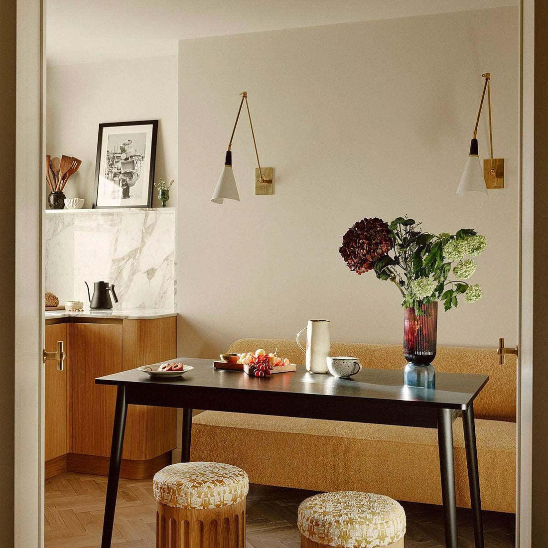 Applique murale Magari sophistiquée compatible avec les interrupteurs poussoirs en laiton blanc noir