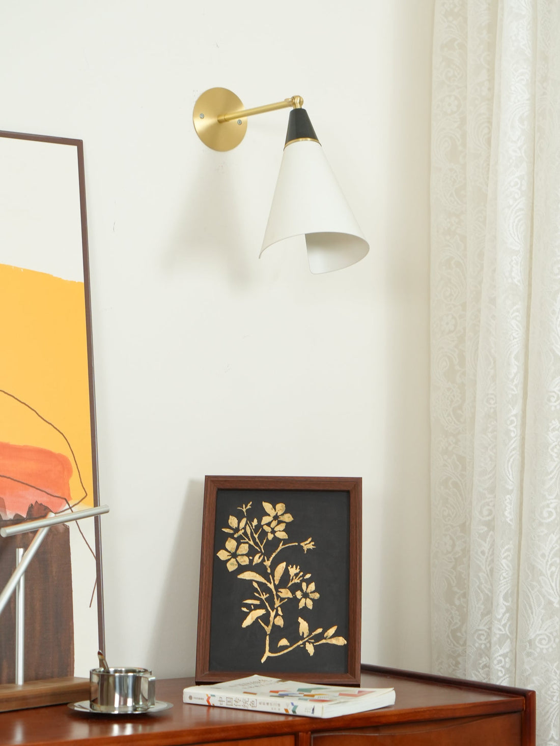 Applique murale Magari sophistiquée compatible avec les interrupteurs poussoirs en laiton blanc noir