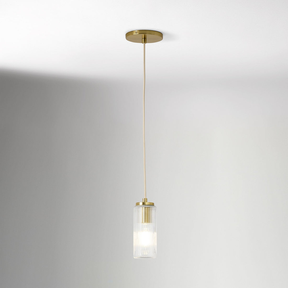 Suspension en verre cannelé Rivora – Abat-jour côtelé moderne