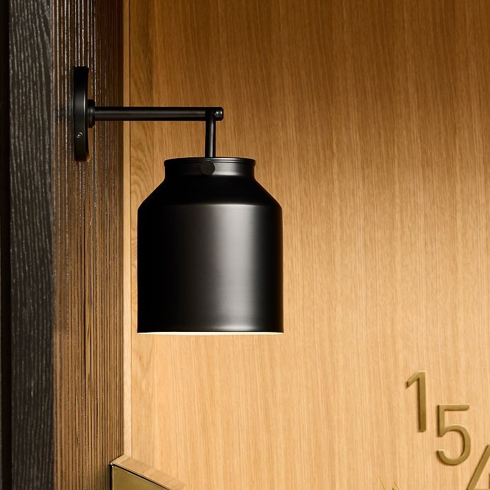 Hanton Minimalist Outdoor Wall Light - Matte Metal Industrial Sconce for Modern Spaces