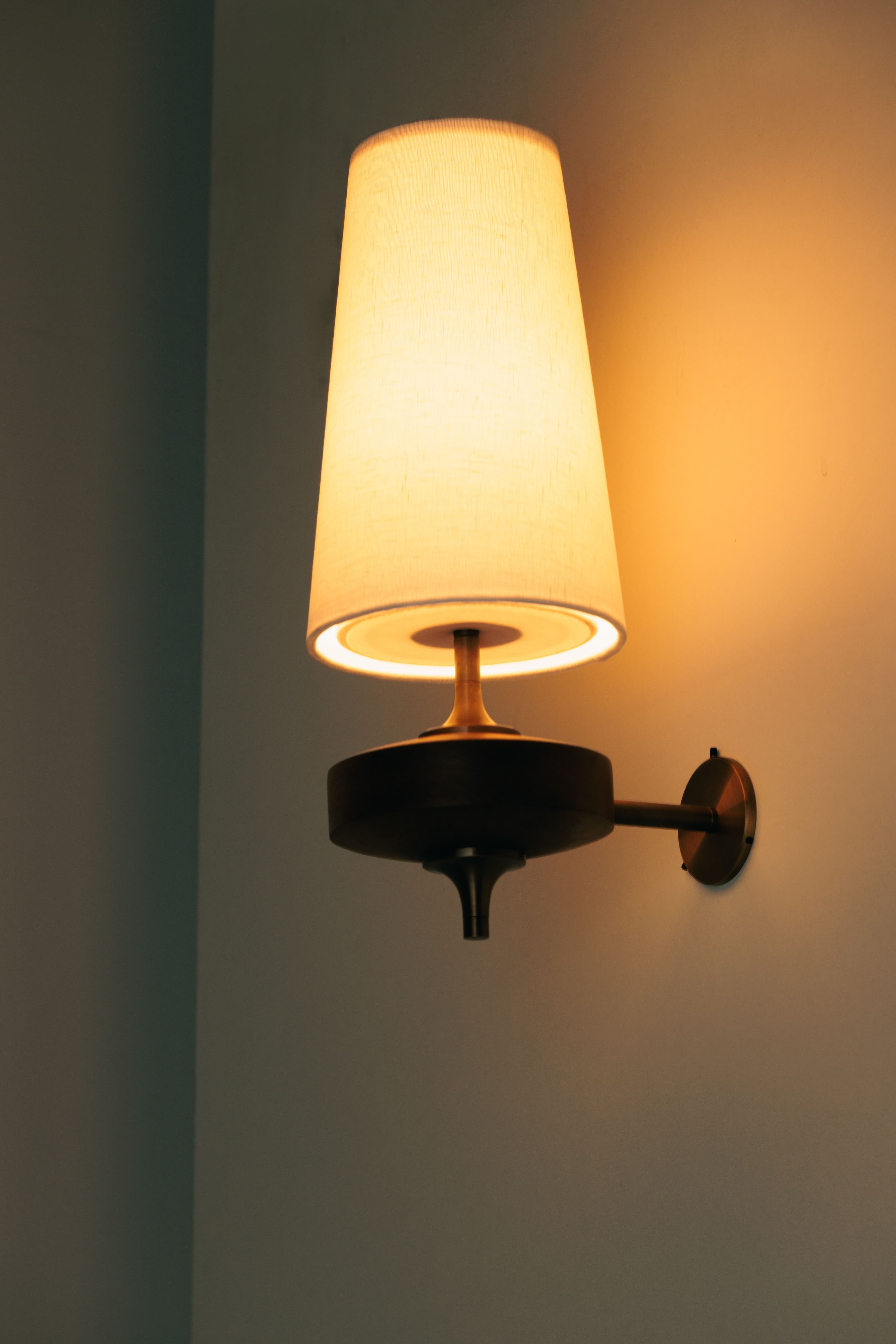 Natural Fabric Wall Lamp - Wood Palm-Shaped Sconce for Hallway