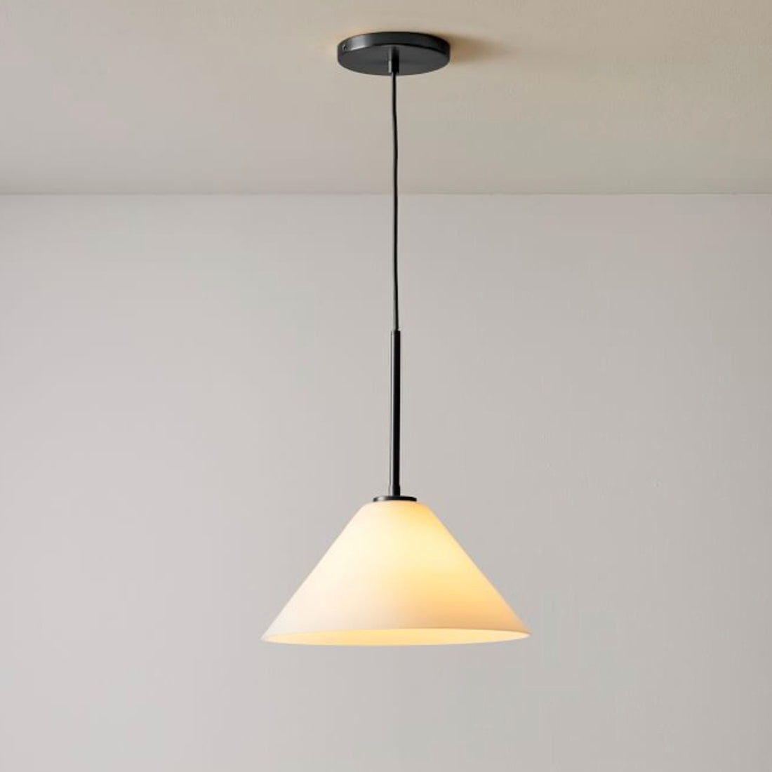 Suspension conique en verre Conica – Luminaire de style moderne pour toutes les pièces