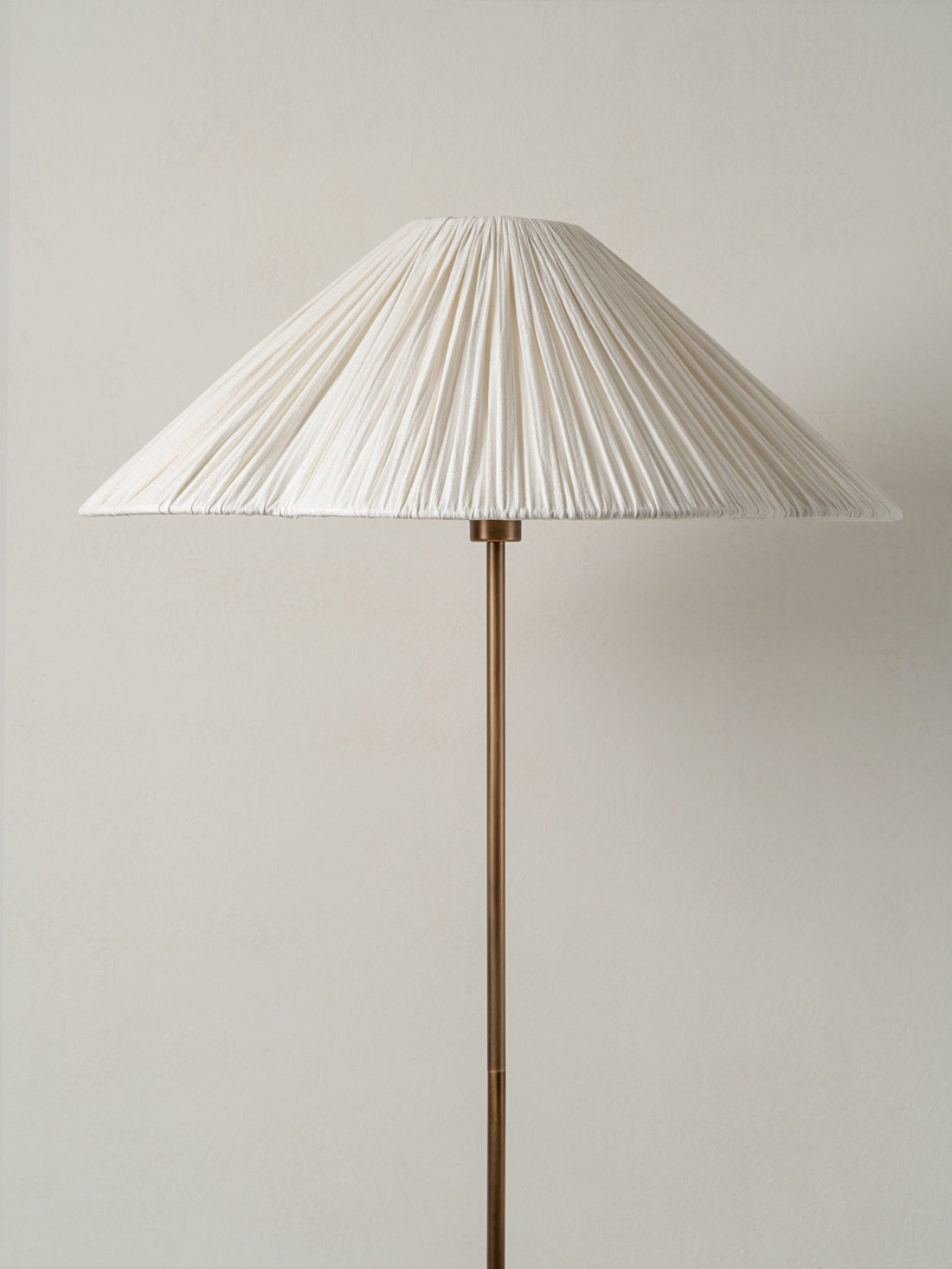 Lindi - Aged Brass and Linen Scalloped Floor Lamp